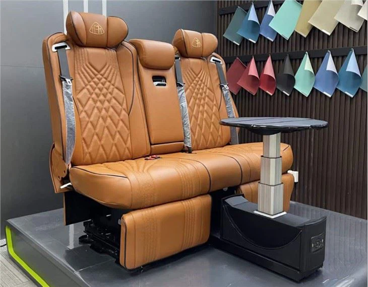Băng ghế VIP dành cho ba người có bàn điện ẩn