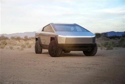 Tesla Cybertruck Bị Đá Và Cánh Cửa Không Bị Biến Dạng.
