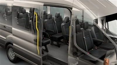 Xe Ford Transit có kèm ghế ngồi không?